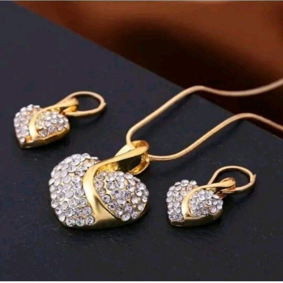 Women's Gold Quartz Watch & Jewelry Set – Rhinestone Watch, Necklace, Earrings & Ring