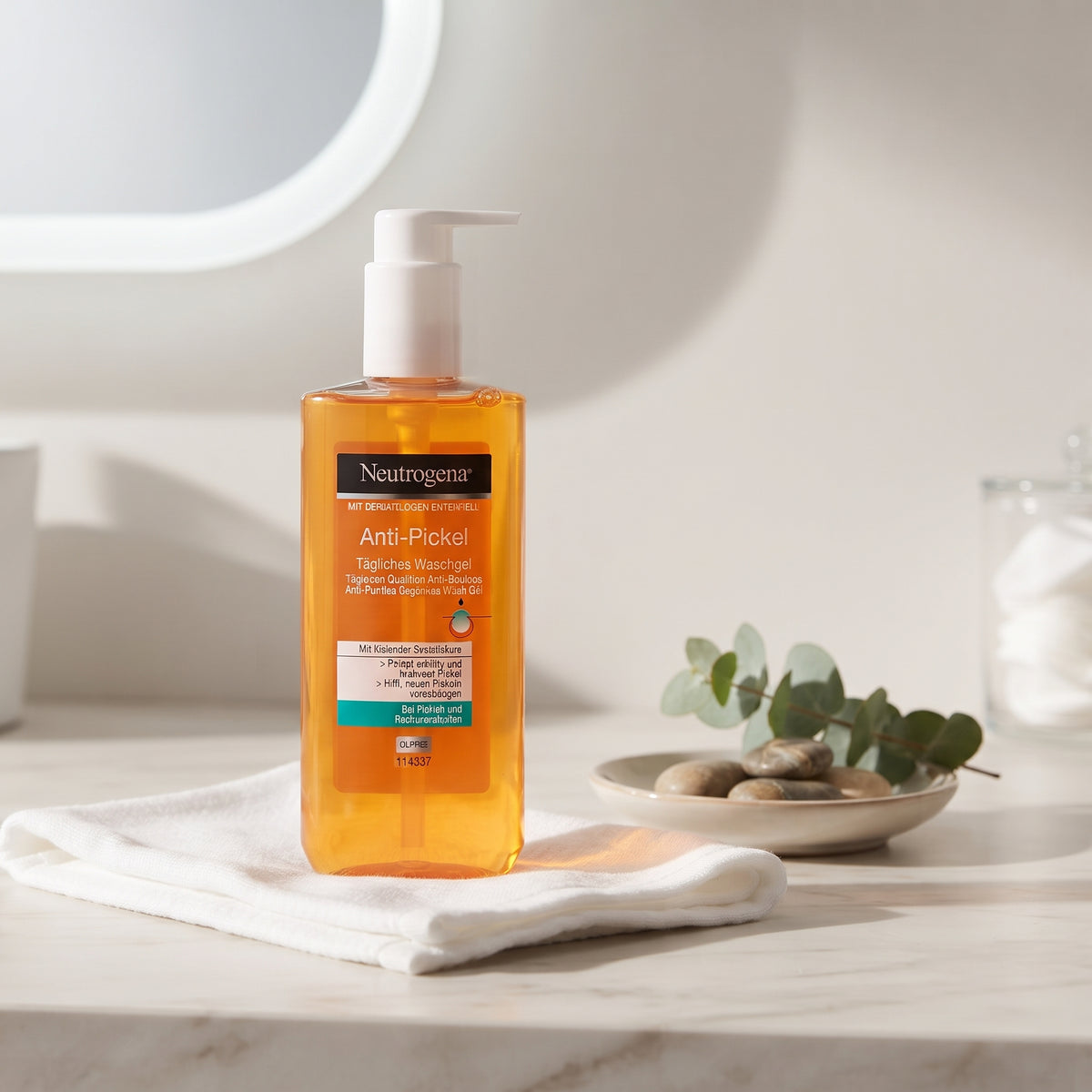 Neutrogena Anti-Blemish Salicylic Acid Facial Wash Gel – image 3